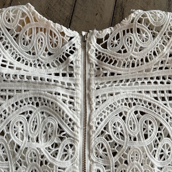 Aijek Embroidered Cropped Top Size 2 - Picture 7 of 8